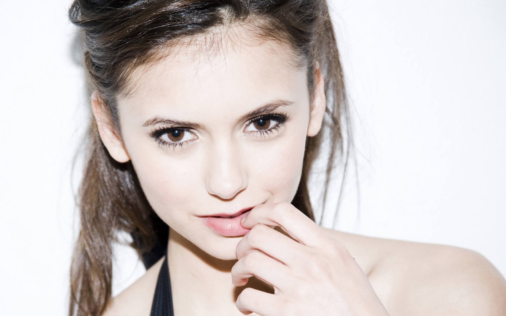 امرأة أزياء بريق مثير الجلد جميلة العين أنيقة صورة الشفاه لطيف الشباب الشعر