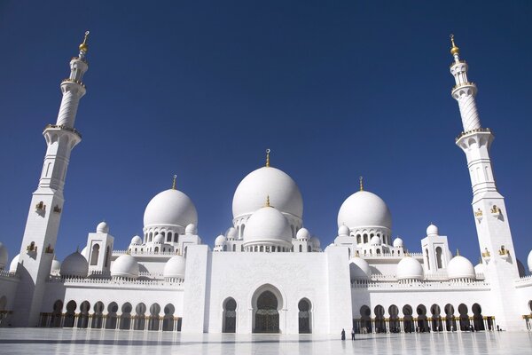 دين المسلمين في العمارة الإماراتية