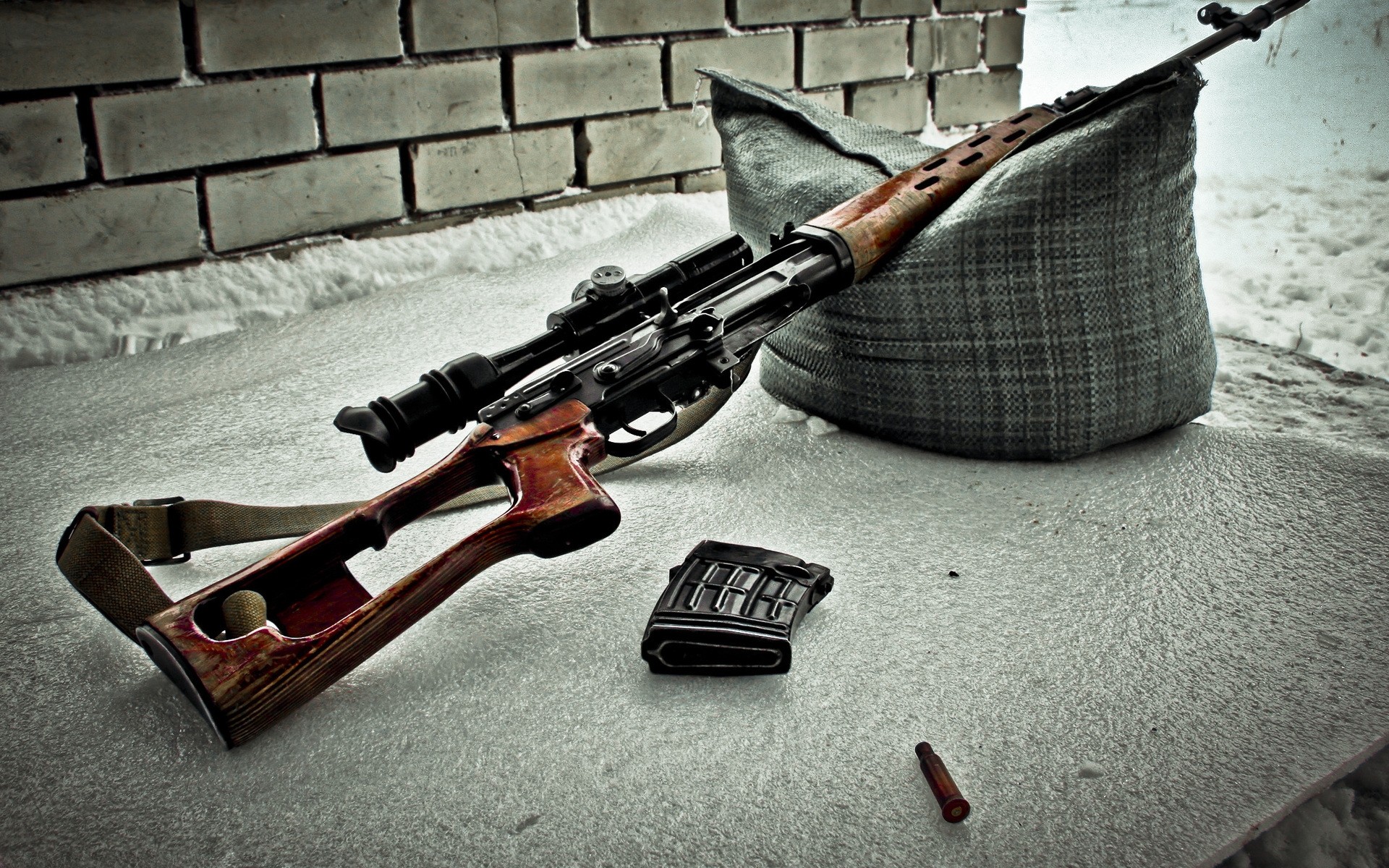 مسدس سلاح جريمة عسكرية بندقية خشب