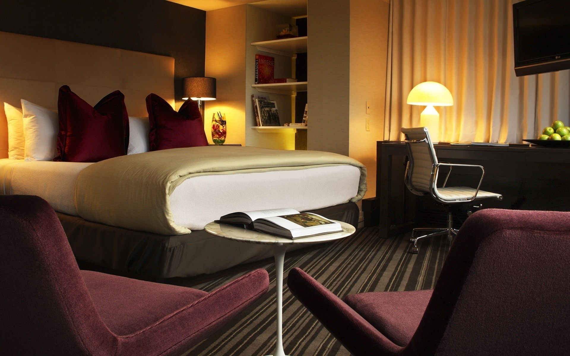 أثاث غرفة كرسي داخلي مصباح مكان فندق التصميم الداخلي الفاخرة الجدول السرير داخل غرفة نوم أريكة وسادة السجاد الحديثة ويندوز الأسرة الطابق مكتب كرسي