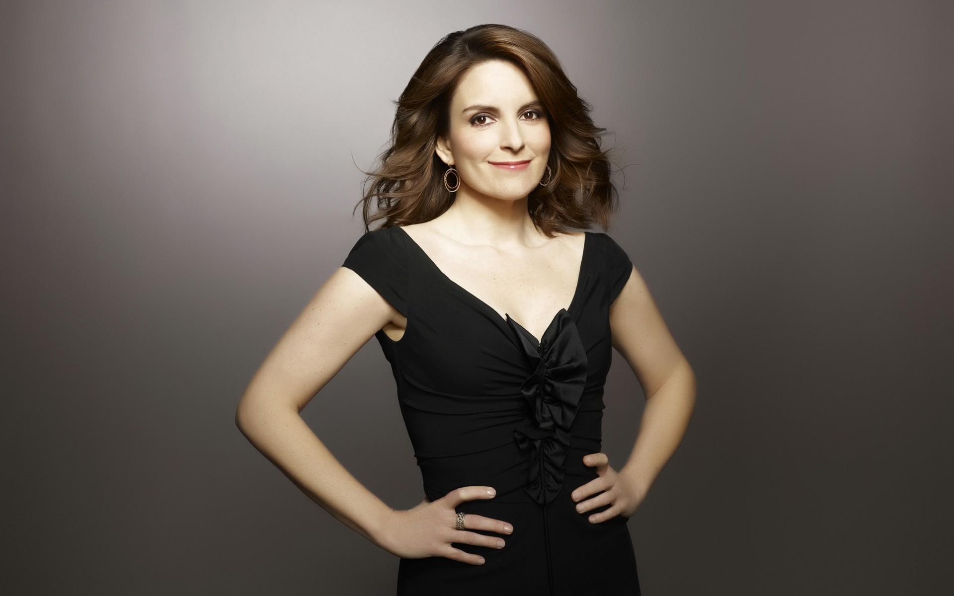 أزياء امرأة صورة بريق مثير جميلة نموذج فتاة أنيقة لطيف استوديو الشعر الشفاه واحد الشباب