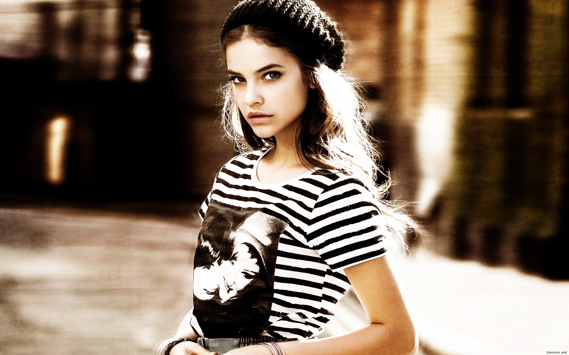 أزياء امرأة نموذج صورة فتاة مثير الكبار بريق واحد جميلة ارتداء سمراء الشباب باربرا بالفين عارضات الأزياء