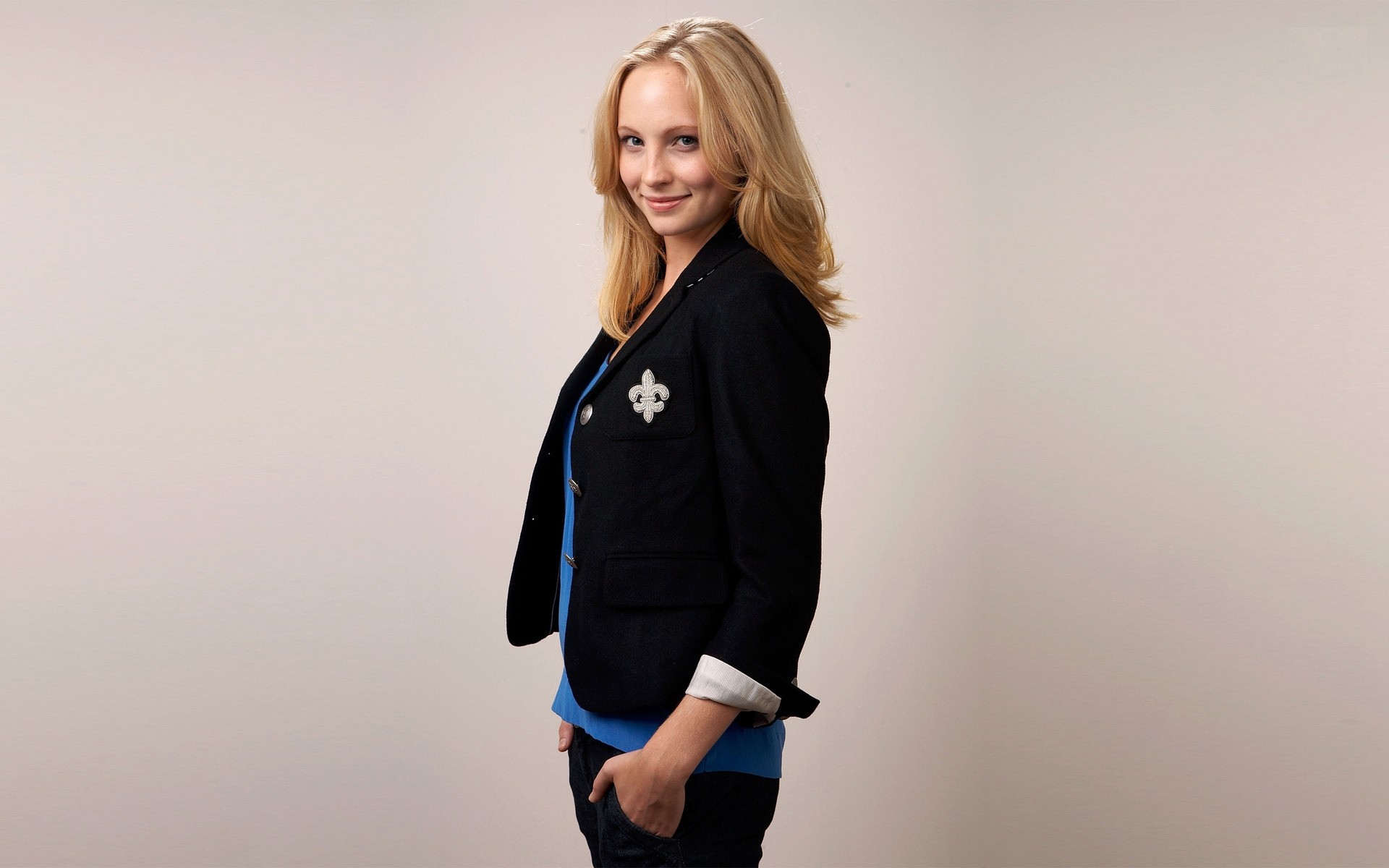 امرأة صورة وارتداء واحدة والأزياء والكبار المشاهير الفنان ممثلات هوليوود رائع جميلة