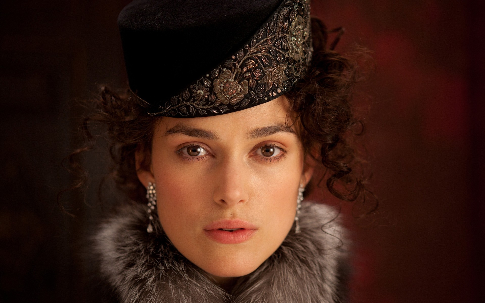 صورة موضة الشتاء امرأة نموذج واحد فتاة العين ارتداء غطاء الطفل