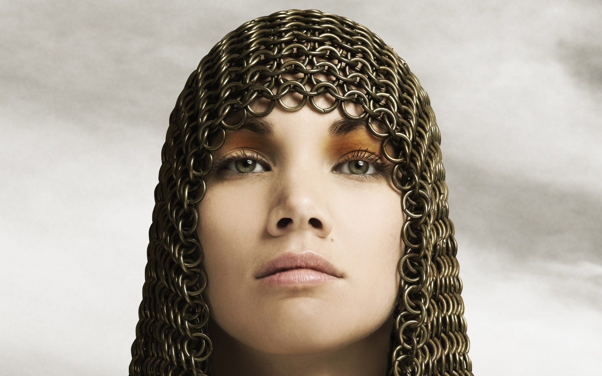 امرأة أزياء