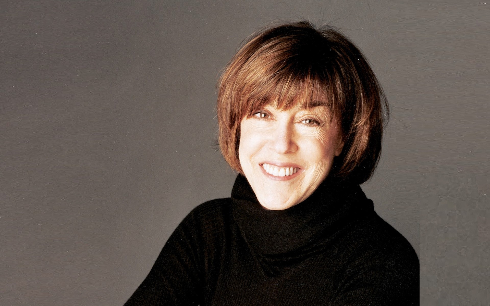 صورة واحد الكبار تعبيرات الوجه يرتدي فتاة امرأة سترة وجه ابتسامة امرأة تضحك خلفية