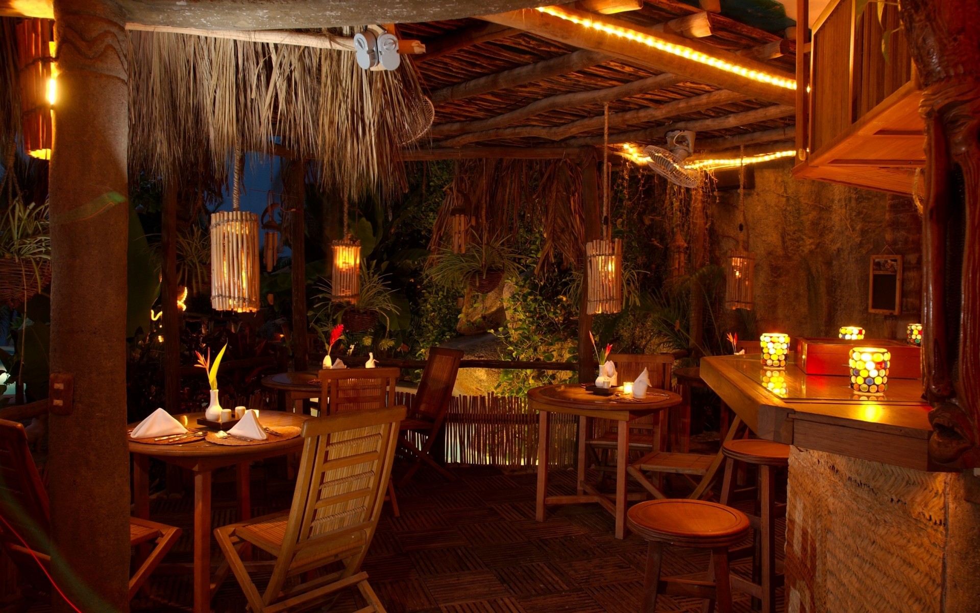 طاولة أثاث تصميم داخلي كرسي داخلي غرفة فندق منزل مكان مصباح غرفة طعام فاخر منزل أدوات مائدة مطعم ثريا داخل مقهى مكان