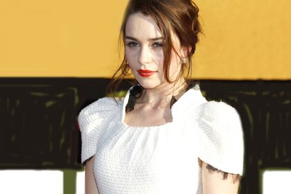 الفتاة في الداخل