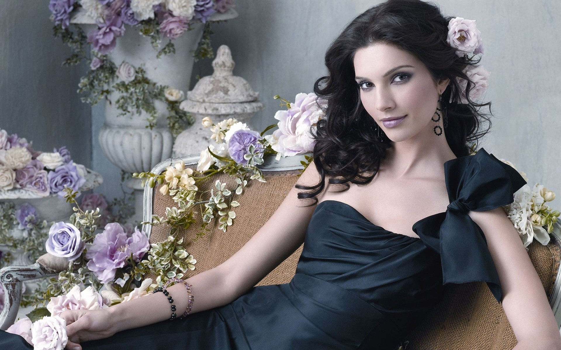 العروس باقة الزفاف زهرة روز امرأة فستان جميلة ترتيب الأزهار الحجاب موضة صورة أنيقة الكبار حفل رومانسية الحب نموذج الزفاف الممثلة المشاهير الانا صور غارزا الانا صور غارزا الانا دي لا غارزا