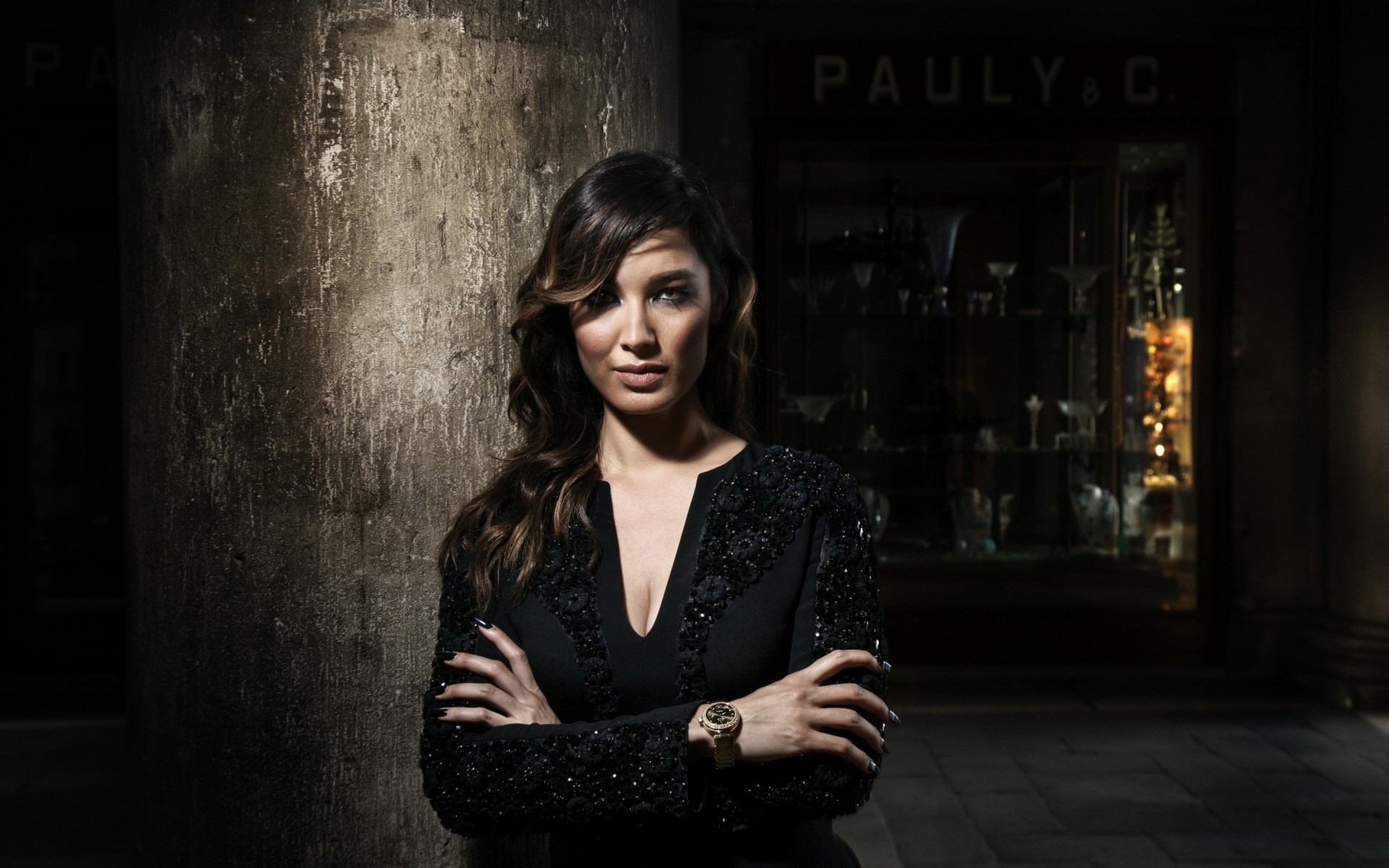 امرأة صورة أزياء واحدة ارتداء الكبار نموذج داخلي الظلام فتاة الممثلة برنيس مارلوه المشاهير المشاهير