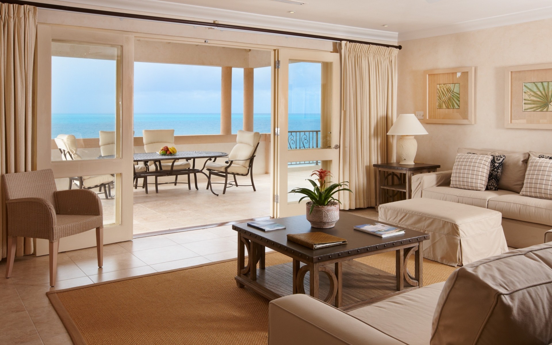 أثاث غرفة داخلي نوافذ طاولة تصميم داخلي منزل كرسي مقعد حديث أرضية سجادة مصباح فاخر منزل شقة أريكة غرفة نوم سرير وسادة بنتهاوس