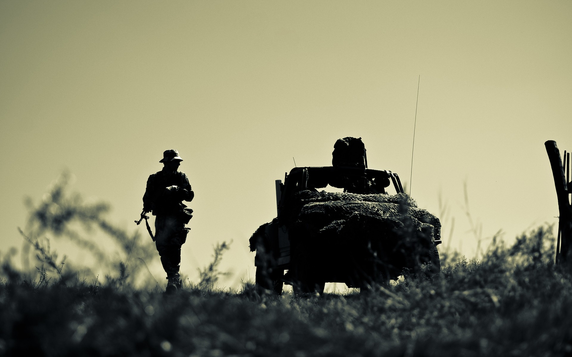 العسكرية الحرب الجيش الجندي مسدس سلاح المشهد رجل صورة ظلية الكبار الخلفية معركة القتال العمل الغروب بندقية واحدة