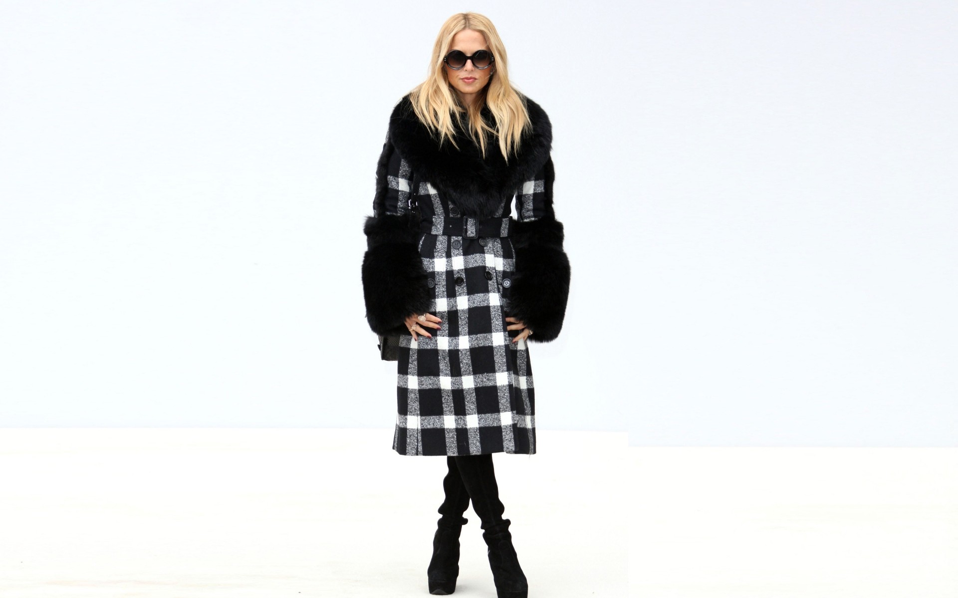 امرأة واحدة وارتداء صورة الكبار والأزياء راشيل زوي عارضات الأزياء