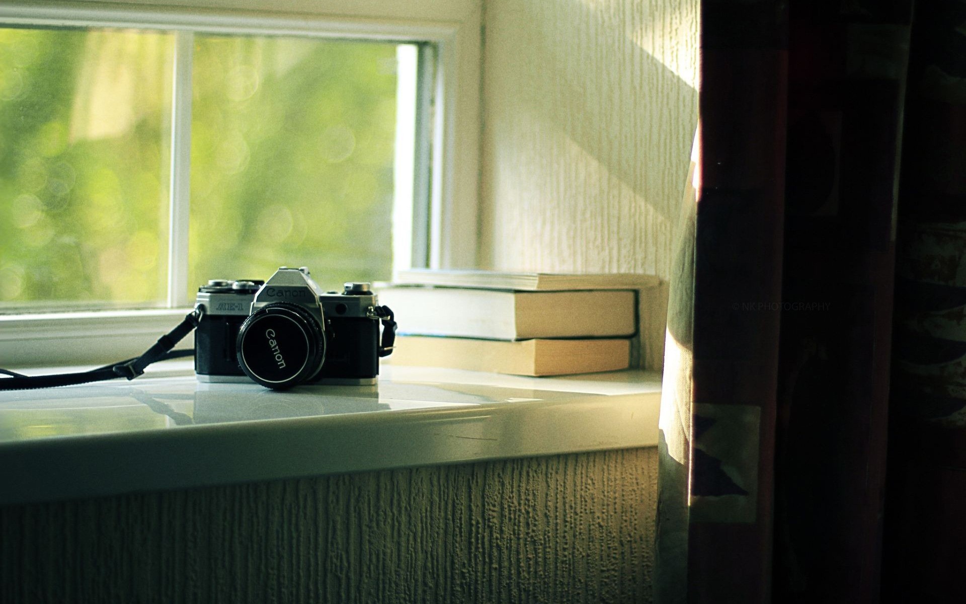 نوافذ غرفة أثاث في الداخل منزل ضوء مرآة الجدول الأسرة الحديثة داخل مكان كاميرات صور أسعار القديمة