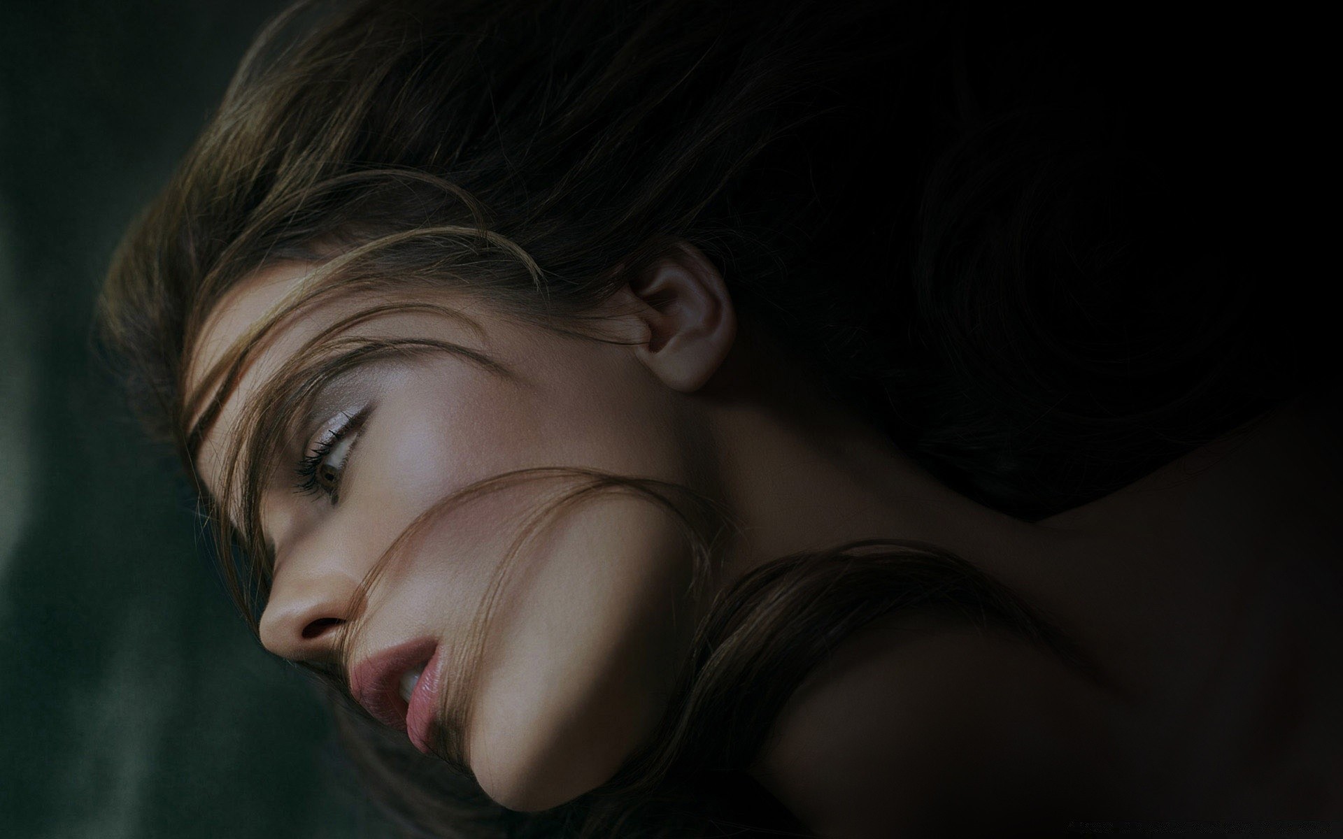 الممثلات فتاة صورة امرأة نموذج أزياء الوجه جميلة استوديو عارية مثير الشعر بريق الظلام العين واحد سيدة الشباب الكبار سمراء