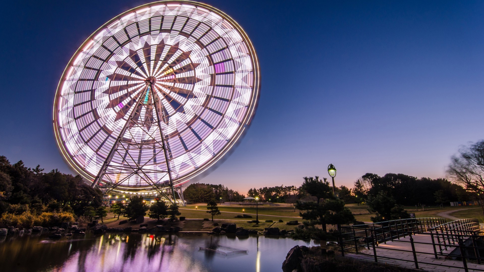 السماء العمارة السفر المدينة الضوء المياه في الهواء الطلق