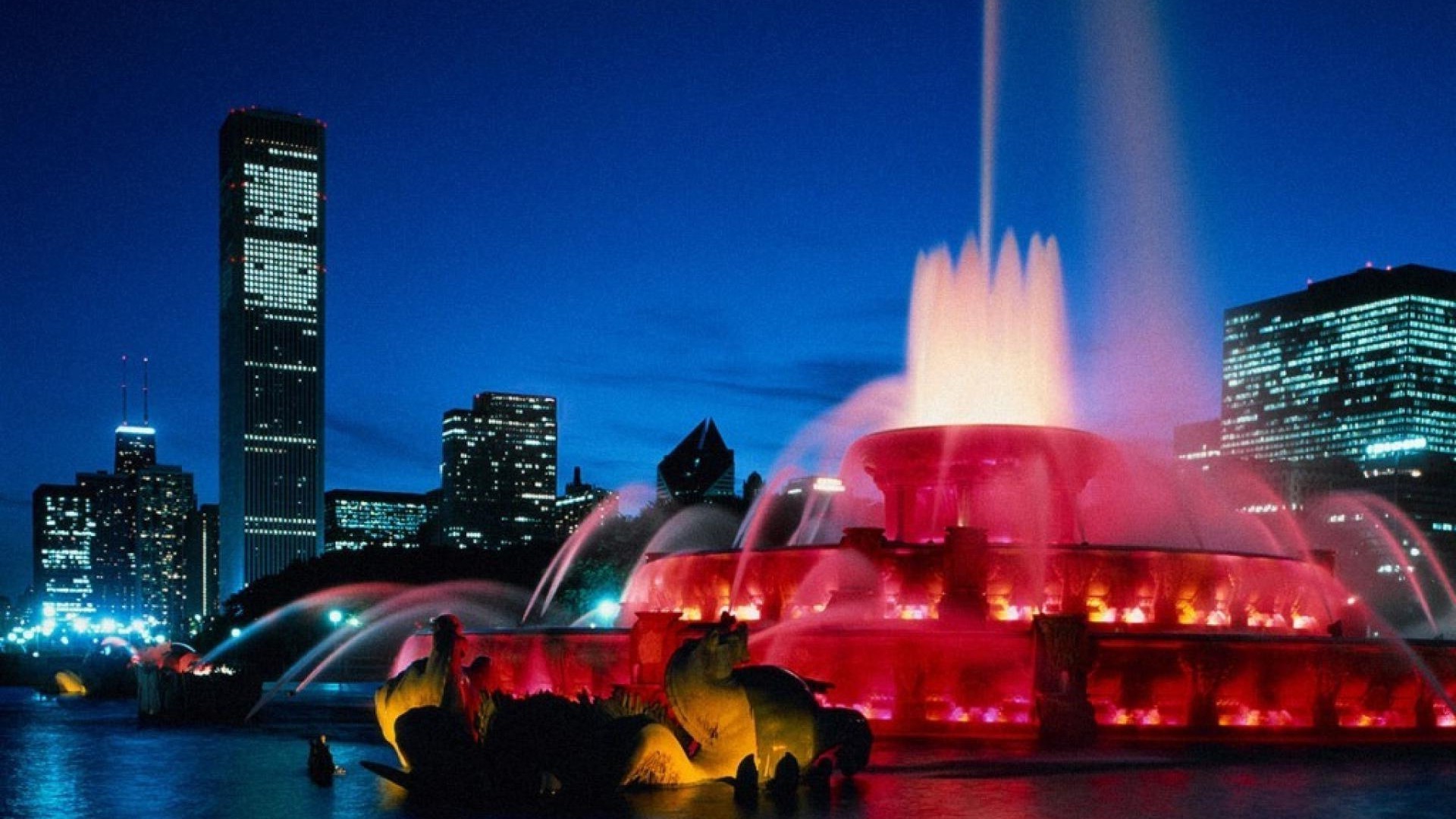 المدينة وسط المدينة ناطحة سحاب المدينة المساء الشفق السفر الأفق العمارة المنزل المدينة الضوء الشارع غروب الشمس الجسر الماء الانعكاس الإضاءة الخلفية النهر السماء